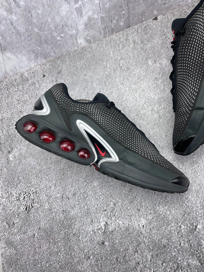 Nike Air Max Dn — buty sportowe męskie w bardzo dobrym stanie rozmiar 45, wewnętrzny panel lewego buta