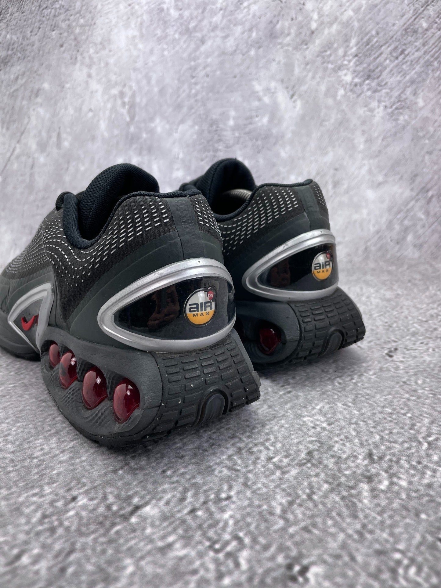 Nike Air Max Dn — buty sportowe męskie w bardzo dobrym stanie rozmiar 45, podeszwa