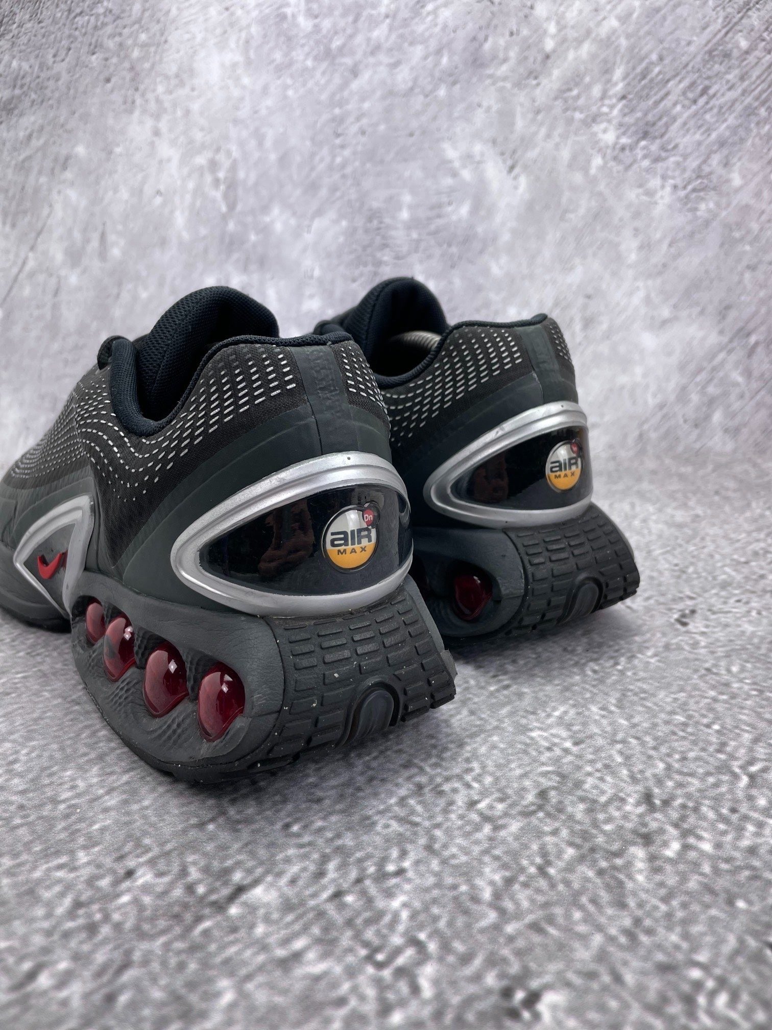 Nike Air Max Dn — buty sportowe męskie w bardzo dobrym stanie rozmiar 45, podeszwa