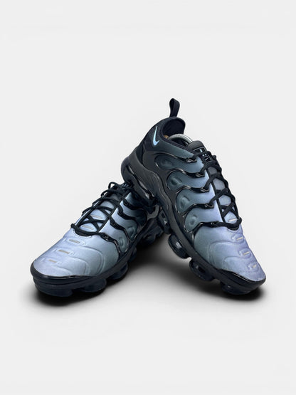 Nike Air VaporMax Plus Aluminum — buty sportowe męskie w bardzo dobrym stanie rozmiar 44.5, boczny profil