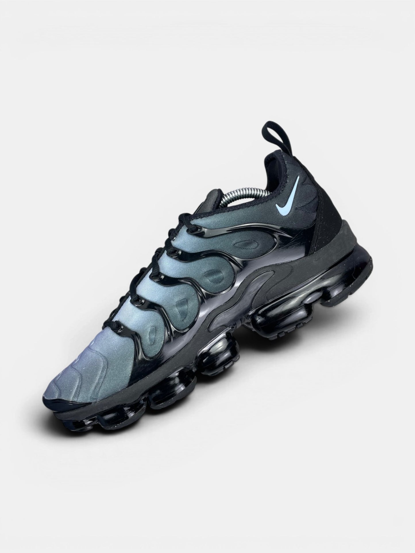 Nike Air VaporMax Plus Aluminum — buty sportowe męskie w bardzo dobrym stanie rozmiar 44.5, widok z góry na wewnętrzną stronę butów