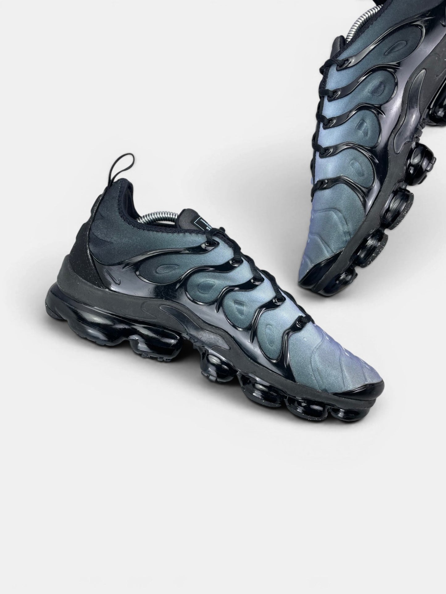Nike Air VaporMax Plus Aluminum — buty sportowe męskie w bardzo dobrym stanie rozmiar 44.5, wewnętrzny panel lewego buta