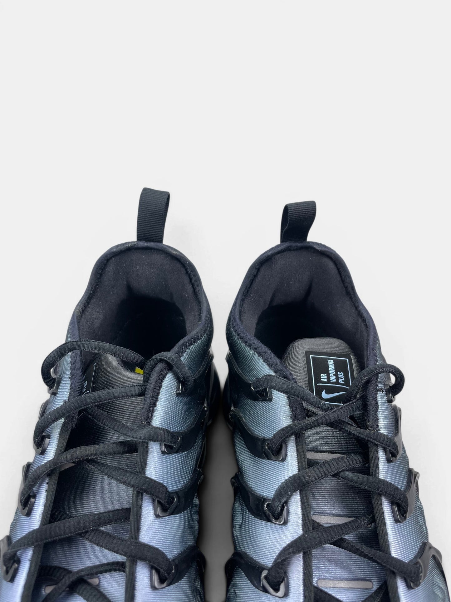 Nike Air VaporMax Plus Aluminum — buty sportowe męskie w bardzo dobrym stanie rozmiar 44.5, zapiętki butów