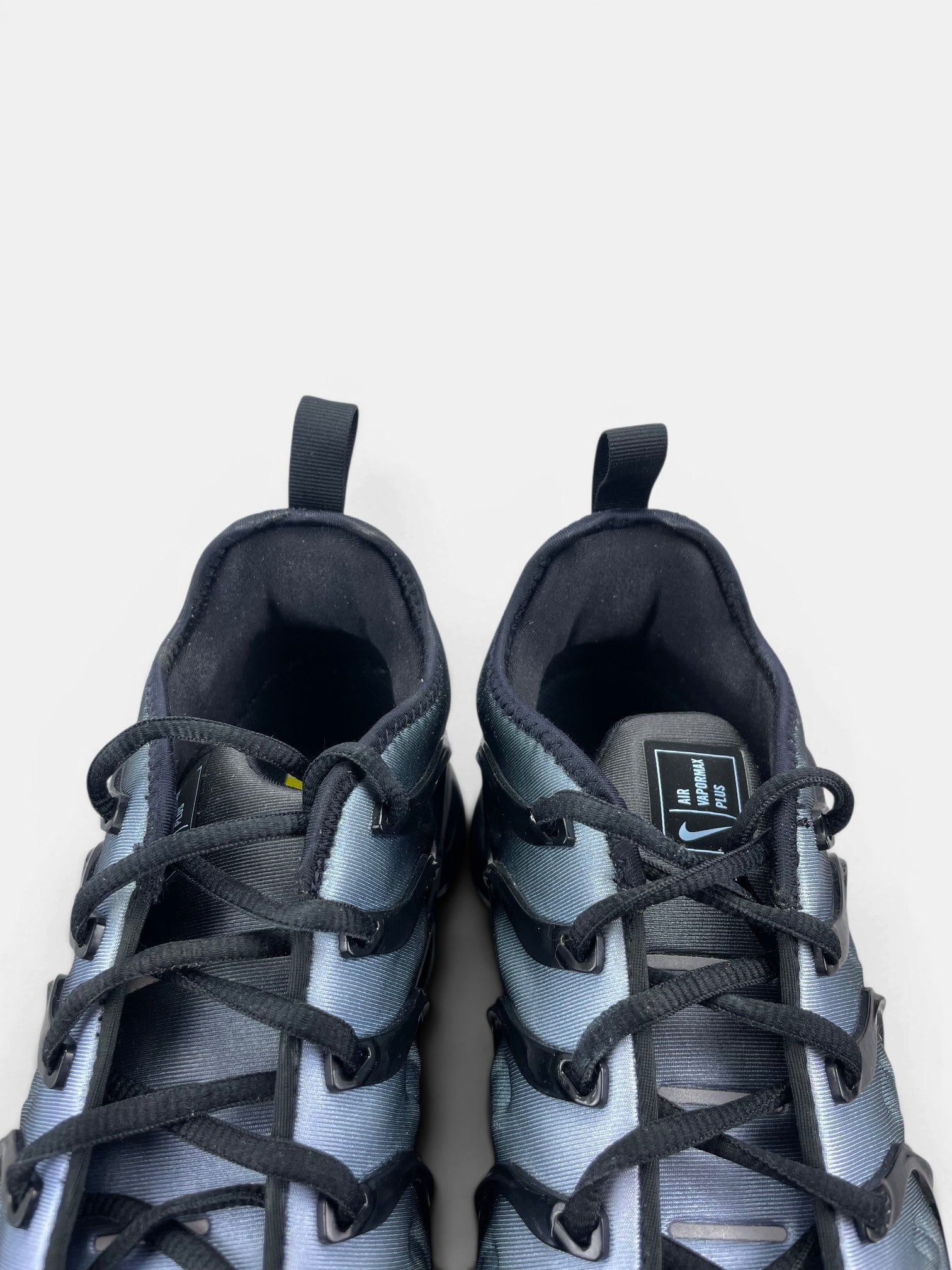 Nike Air VaporMax Plus Aluminum — buty sportowe męskie w bardzo dobrym stanie rozmiar 44.5, zapiętki butów