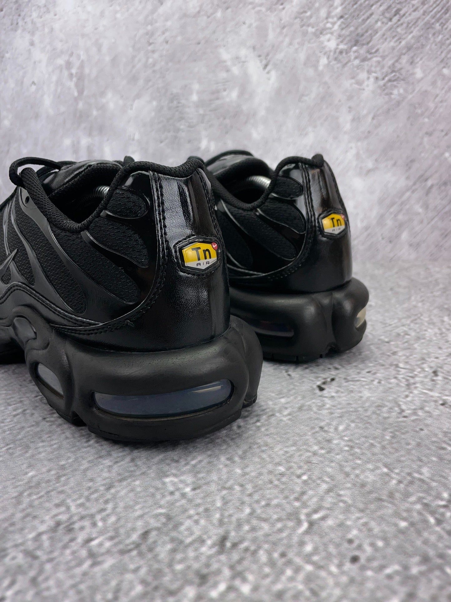 Nike Air Max Plus Triple Black — buty sportowe męskie w bardzo dobrym stanie rozmiar 45.5, podeszwa