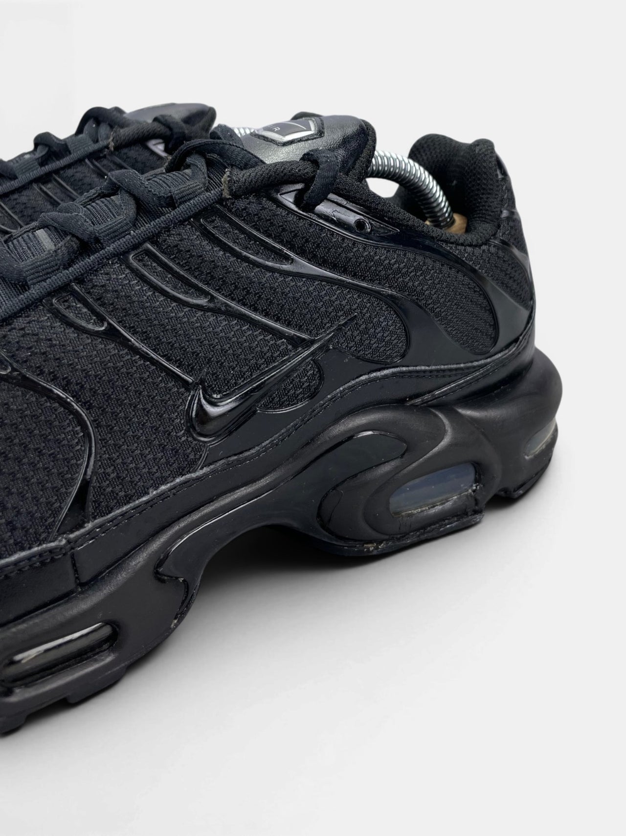 Nike Air Max Plus Triple Black — buty sportowe męskie w dobrym stanie rozmiar 44.5, opcjonalne zdjęcie 1