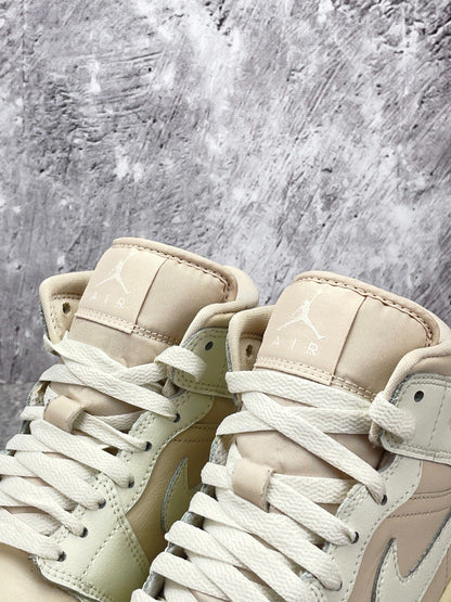 Nike Air Jordan 1 Mid — buty sportowe damskie w bardzo dobrym stanie rozmiar 37.5, podeszwa