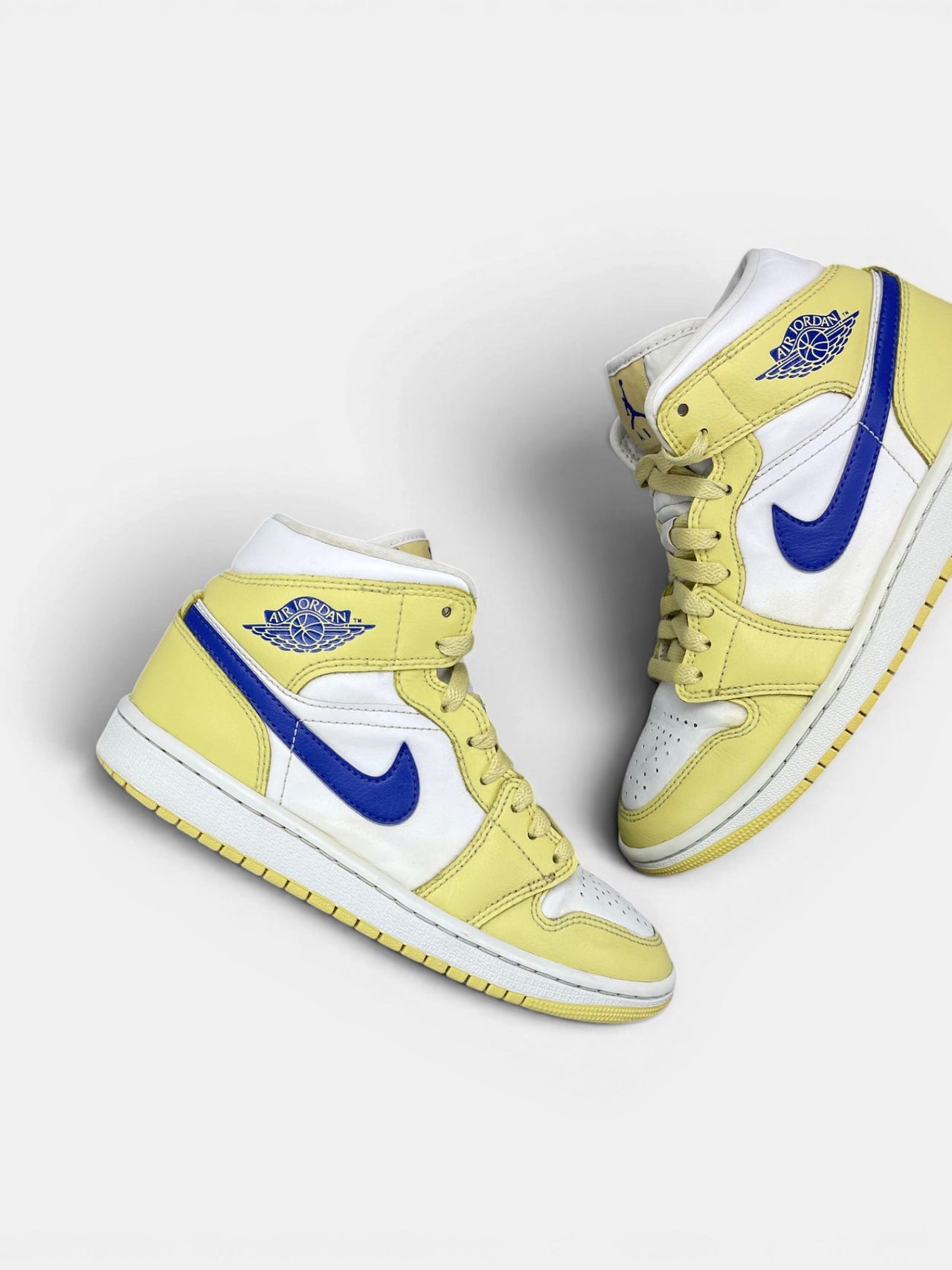 Nike Air Jordan 1 Mid Lemon Wash — buty sportowe damskie w bardzo dobrym stanie rozmiar 36.5, zewnętrzny panel lewego buta