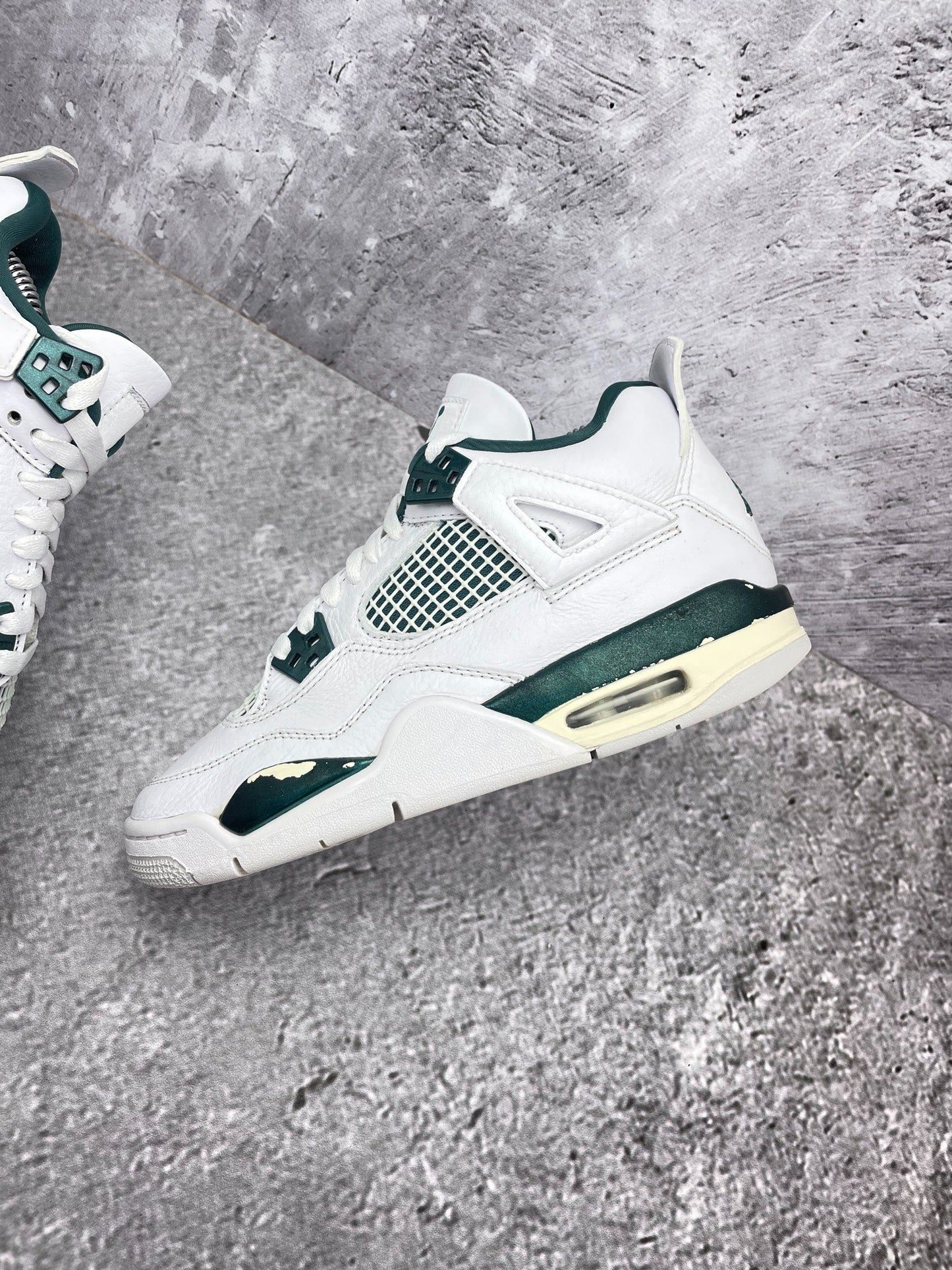 Nike Air Jordan 4 Retro Oxidized Green — buty sportowe damskie w bardzo dobrym stanie rozmiar 37.5, widok z góry na zewnętrzną stronę butów