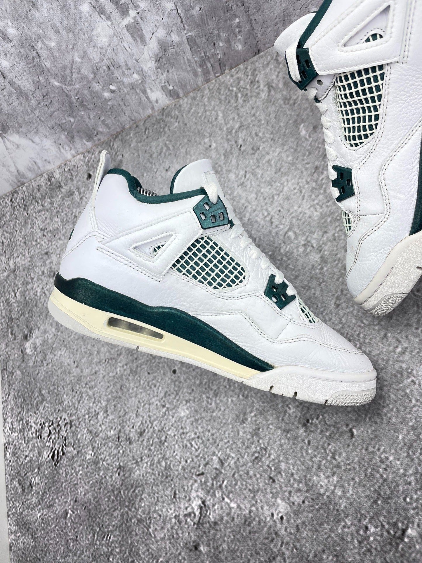 Nike Air Jordan 4 Retro Oxidized Green — buty sportowe damskie w bardzo dobrym stanie rozmiar 37.5, widok z góry na wewnętrzną stronę butów