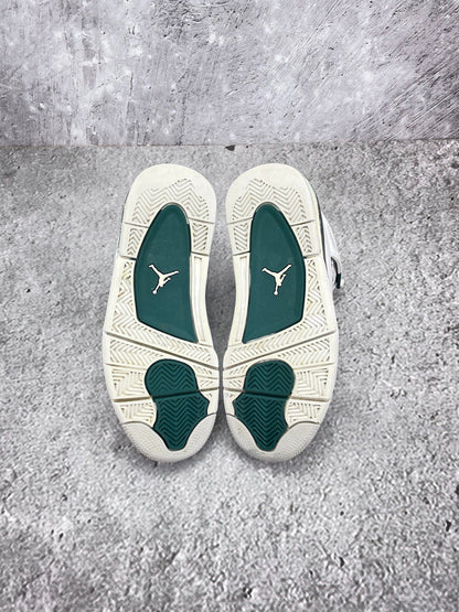 Nike Air Jordan 4 Retro Oxidized Green — buty sportowe damskie w bardzo dobrym stanie rozmiar 37.5, widok z góry