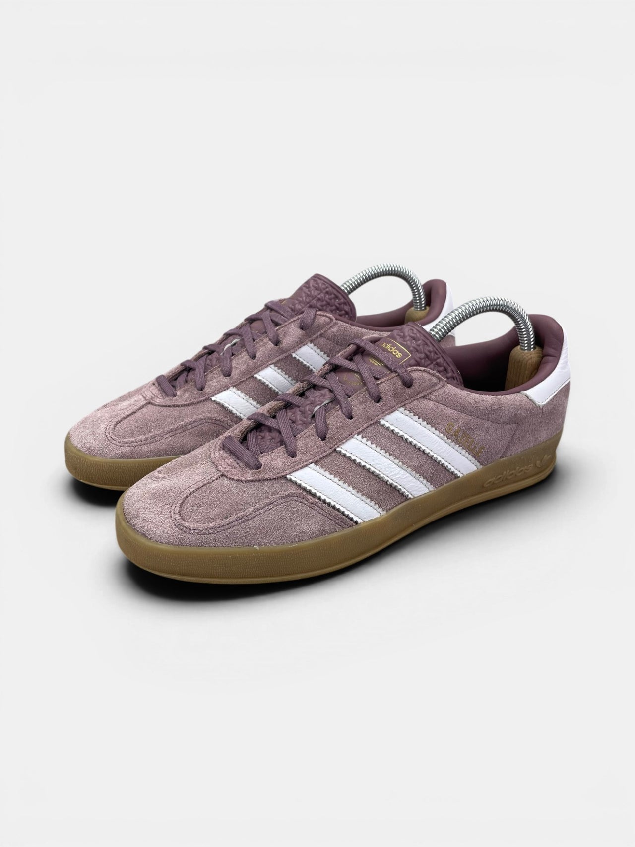 Adidas Gazelle Indoor — buty sportowe męskie w bardzo dobrym stanie rozmiar 40 2/3, widok z boku