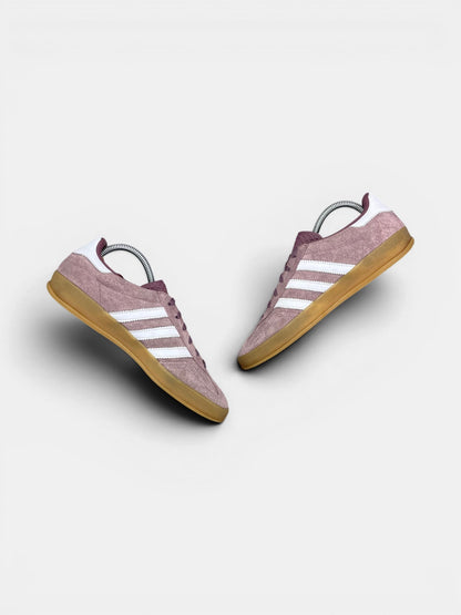 Adidas Gazelle Indoor — buty sportowe męskie w bardzo dobrym stanie rozmiar 40 2/3, zewnętrzny panel prawego buta