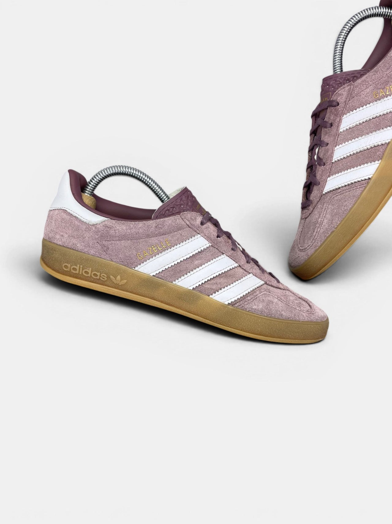 Adidas Gazelle Indoor — buty sportowe męskie w bardzo dobrym stanie rozmiar 40 2/3, zewnętrzny panel lewego buta