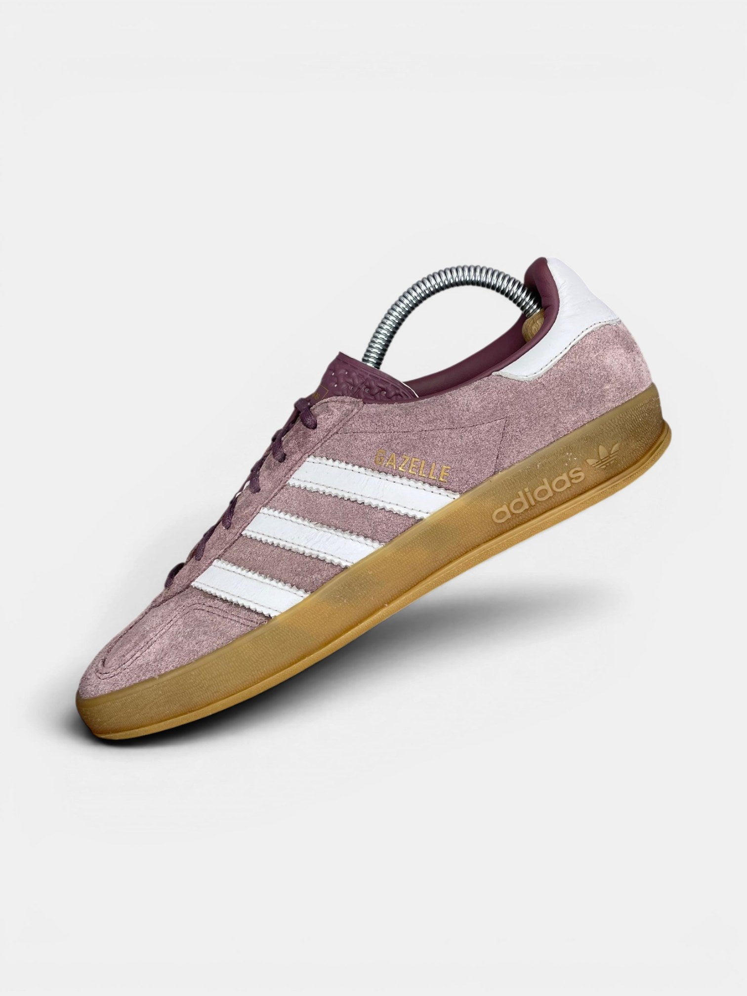 Adidas Gazelle Indoor — buty sportowe męskie w bardzo dobrym stanie rozmiar 40 2/3, widok z góry na wewnętrzną stronę butów