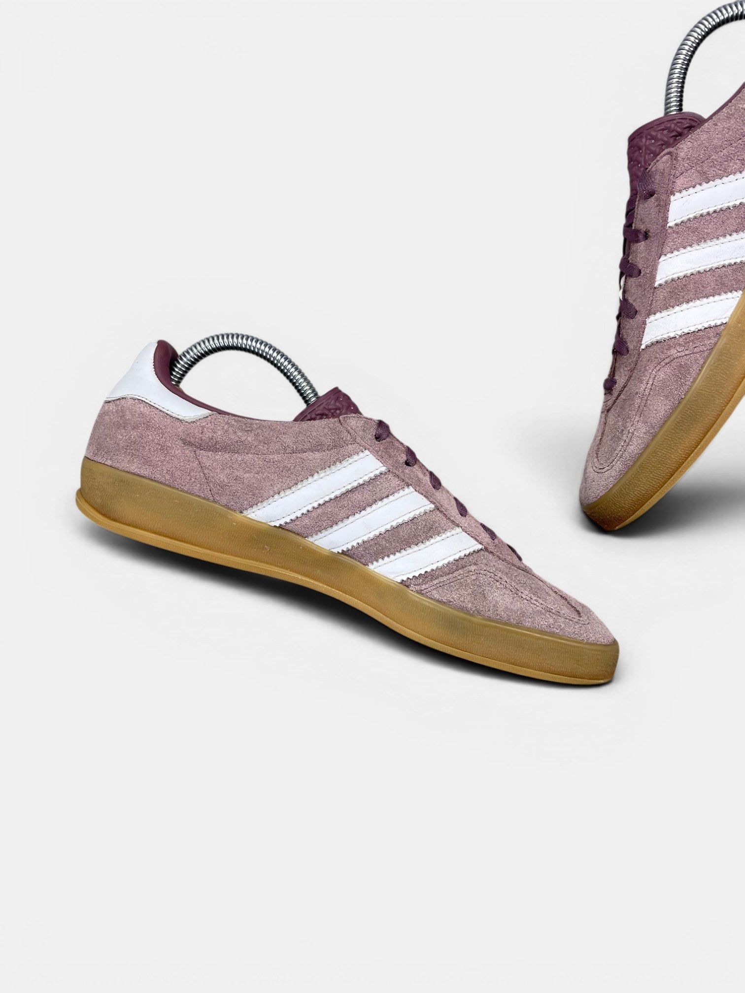 Adidas Gazelle Indoor — buty sportowe męskie w bardzo dobrym stanie rozmiar 40 2/3, wewnętrzny panel lewego buta
