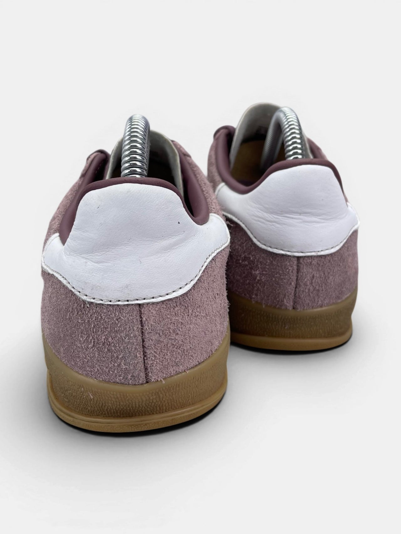Adidas Gazelle Indoor — buty sportowe męskie w bardzo dobrym stanie rozmiar 40 2/3, widok z tyłu