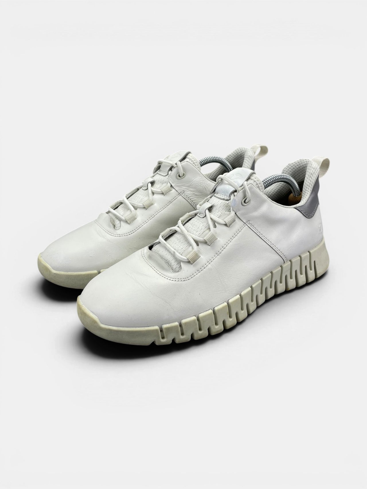 Ecco Leather Sneakers — buty sportowe męskie w bardzo dobrym stanie rozmiar 41, widok z boku