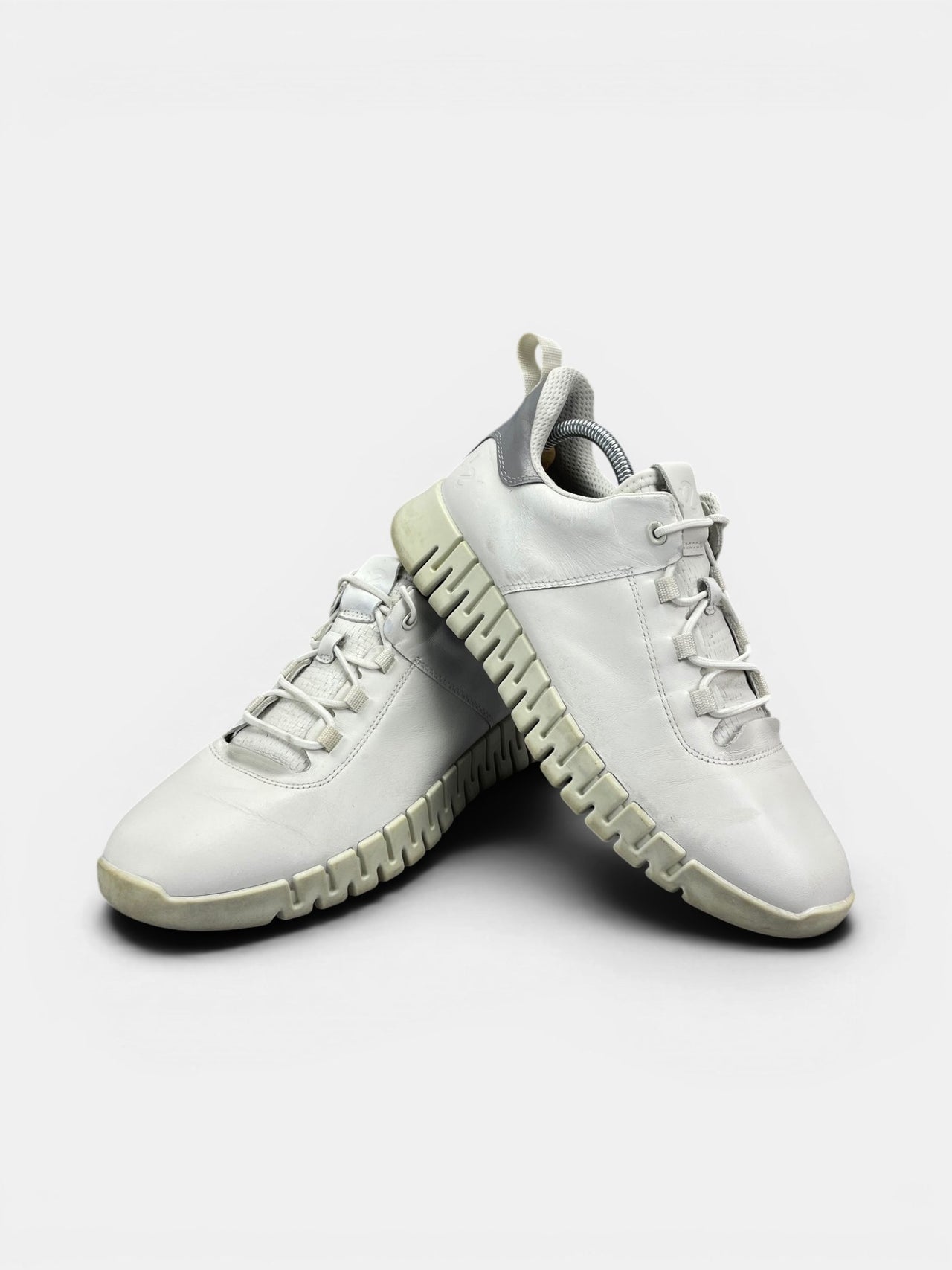 Ecco Leather Sneakers — buty sportowe męskie w bardzo dobrym stanie rozmiar 41, boczny profil