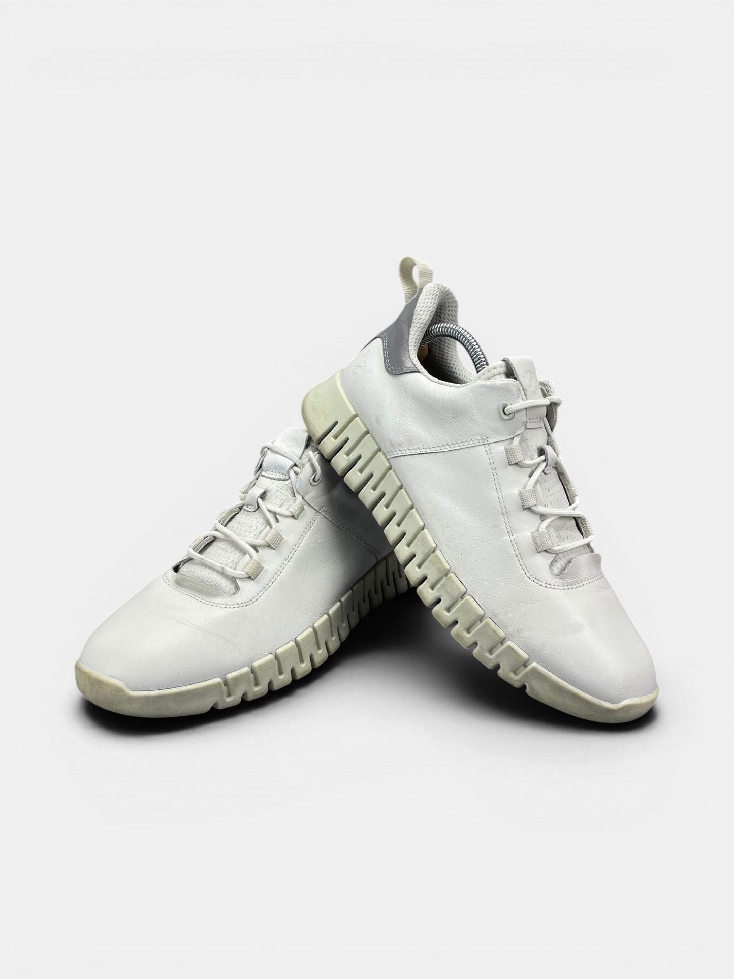 Ecco Leather Sneakers — buty sportowe męskie w bardzo dobrym stanie rozmiar 41, boczny profil