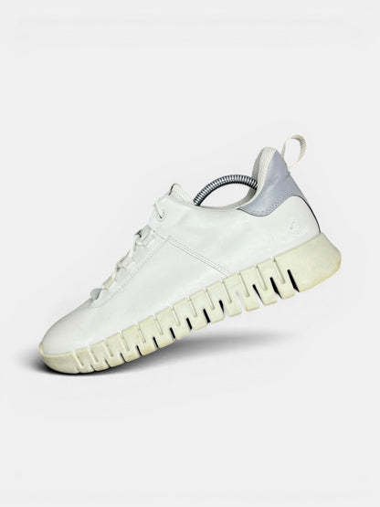 Ecco Leather Sneakers — buty sportowe męskie w bardzo dobrym stanie rozmiar 41, widok z góry na wewnętrzną stronę butów