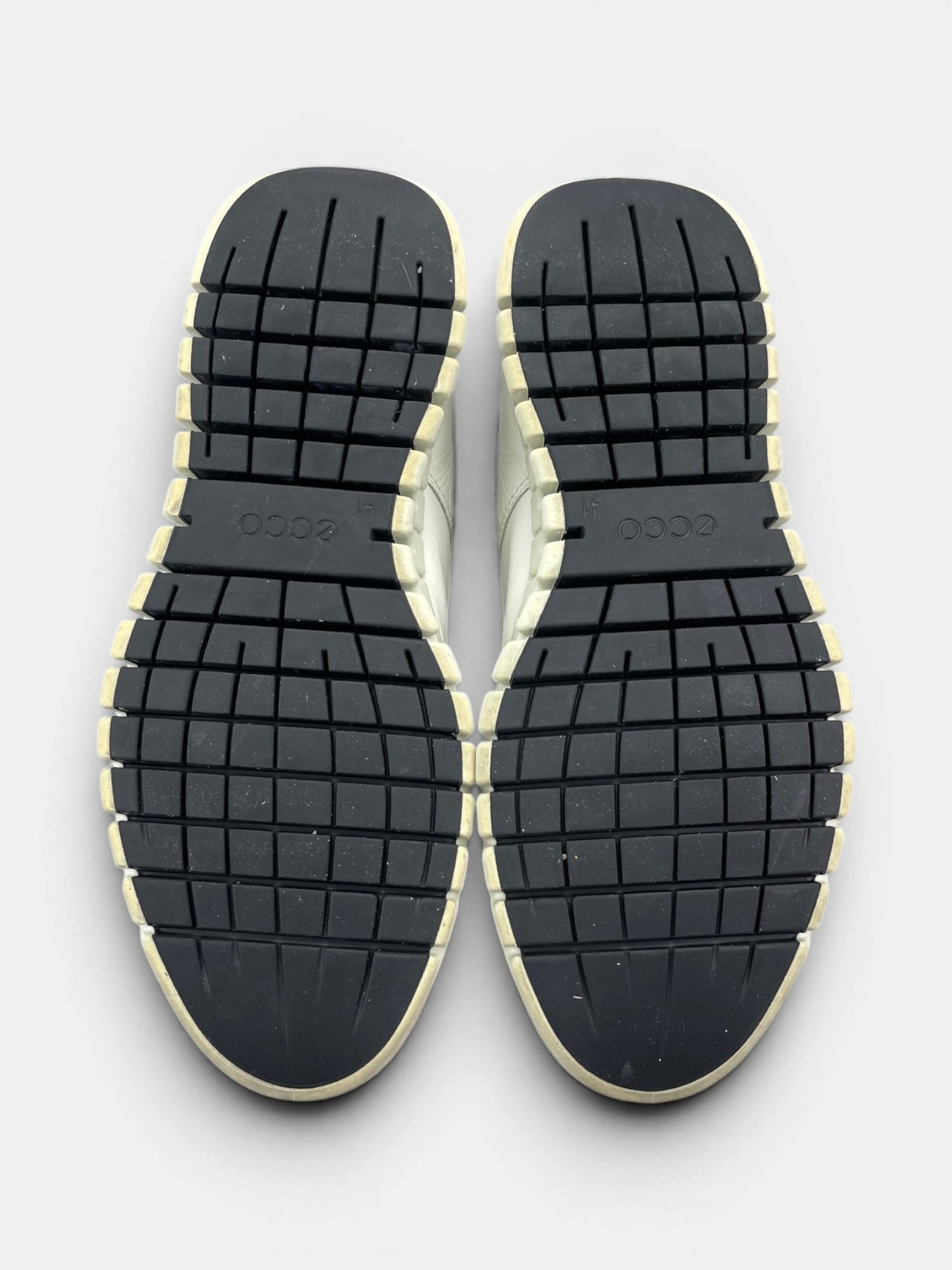Ecco Leather Sneakers — buty sportowe męskie w bardzo dobrym stanie rozmiar 41, podeszwa