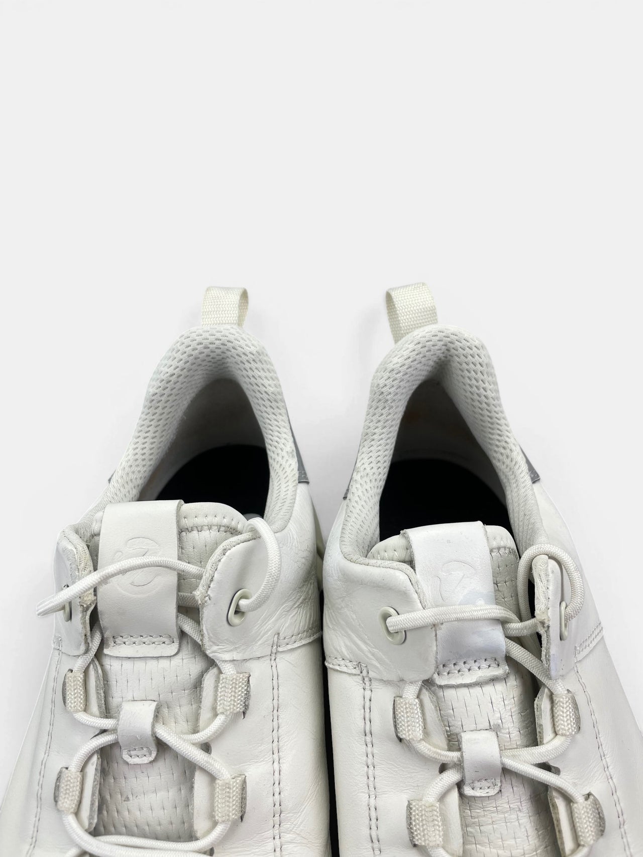 Ecco Leather Sneakers — buty sportowe męskie w bardzo dobrym stanie rozmiar 41, zapiętki butów