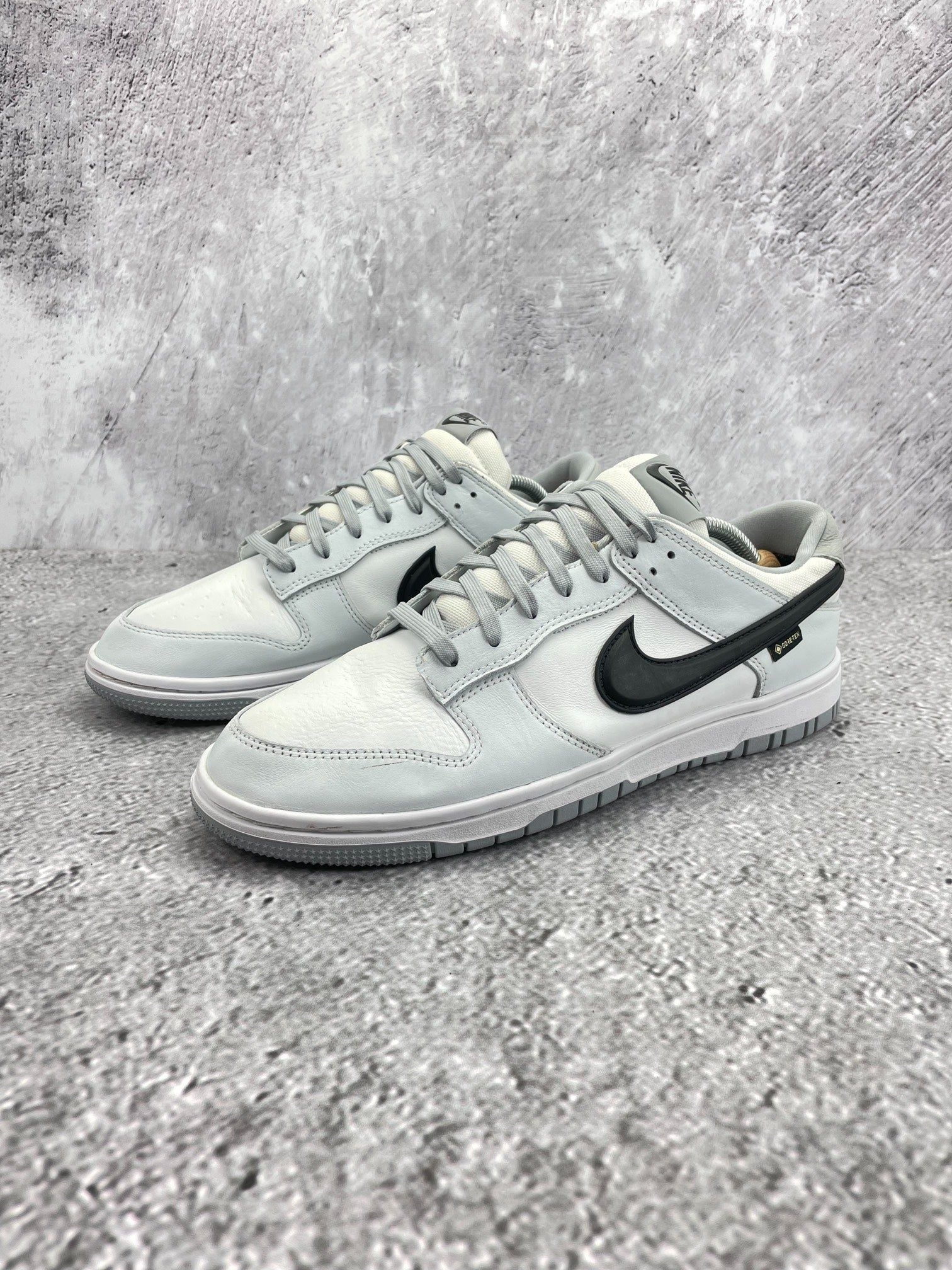 Nike Dunk Low GORE-TEX Summit White Smoke Grey — buty sportowe męskie w bardzo dobrym stanie rozmiar 45, widok z boku