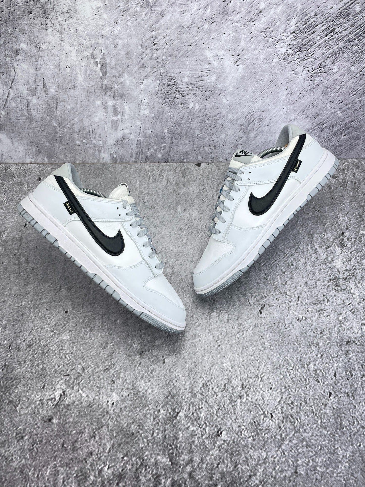Nike Dunk Low GORE-TEX Summit White Smoke Grey — buty sportowe męskie w bardzo dobrym stanie rozmiar 45, widok z góry na zewnętrzną stronę butów