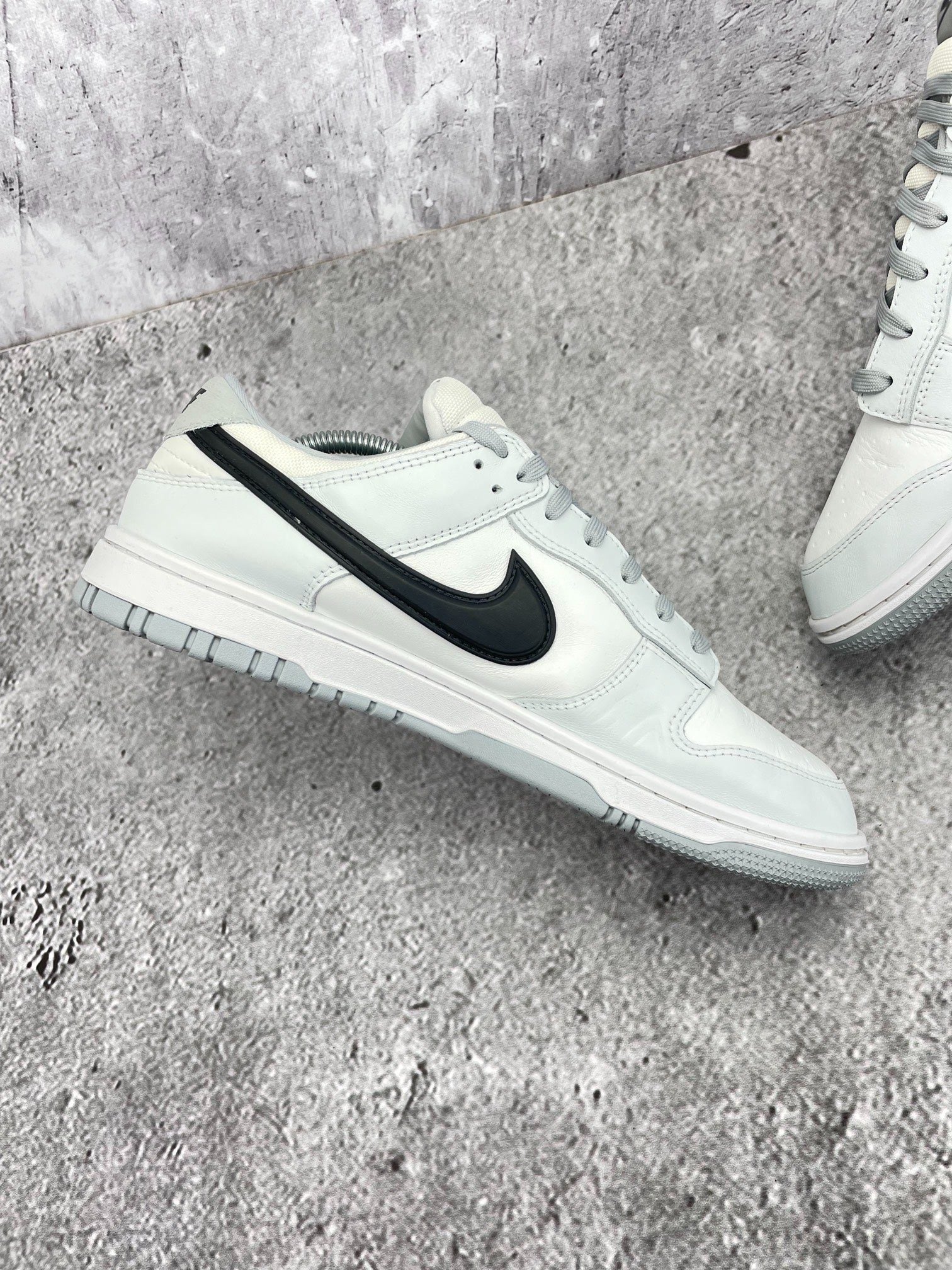 Nike Dunk Low GORE-TEX Summit White Smoke Grey — buty sportowe męskie w bardzo dobrym stanie rozmiar 45, wewnętrzny panel lewego buta