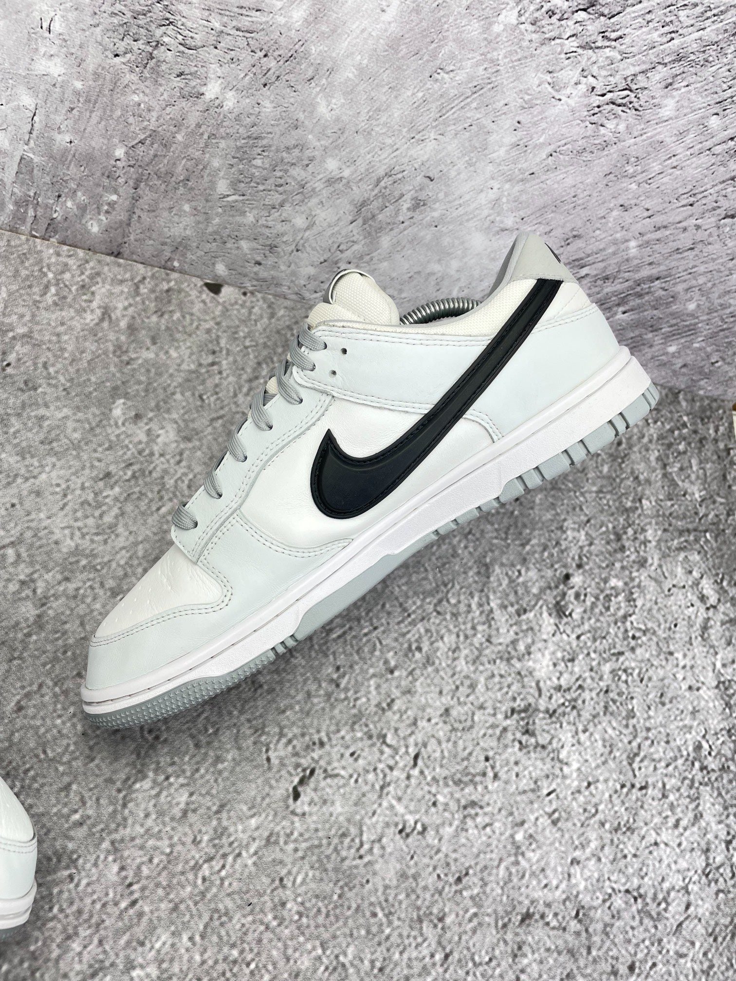 Nike Dunk Low GORE-TEX Summit White Smoke Grey — buty sportowe męskie w bardzo dobrym stanie rozmiar 45, wewnętrzny panel prawego buta