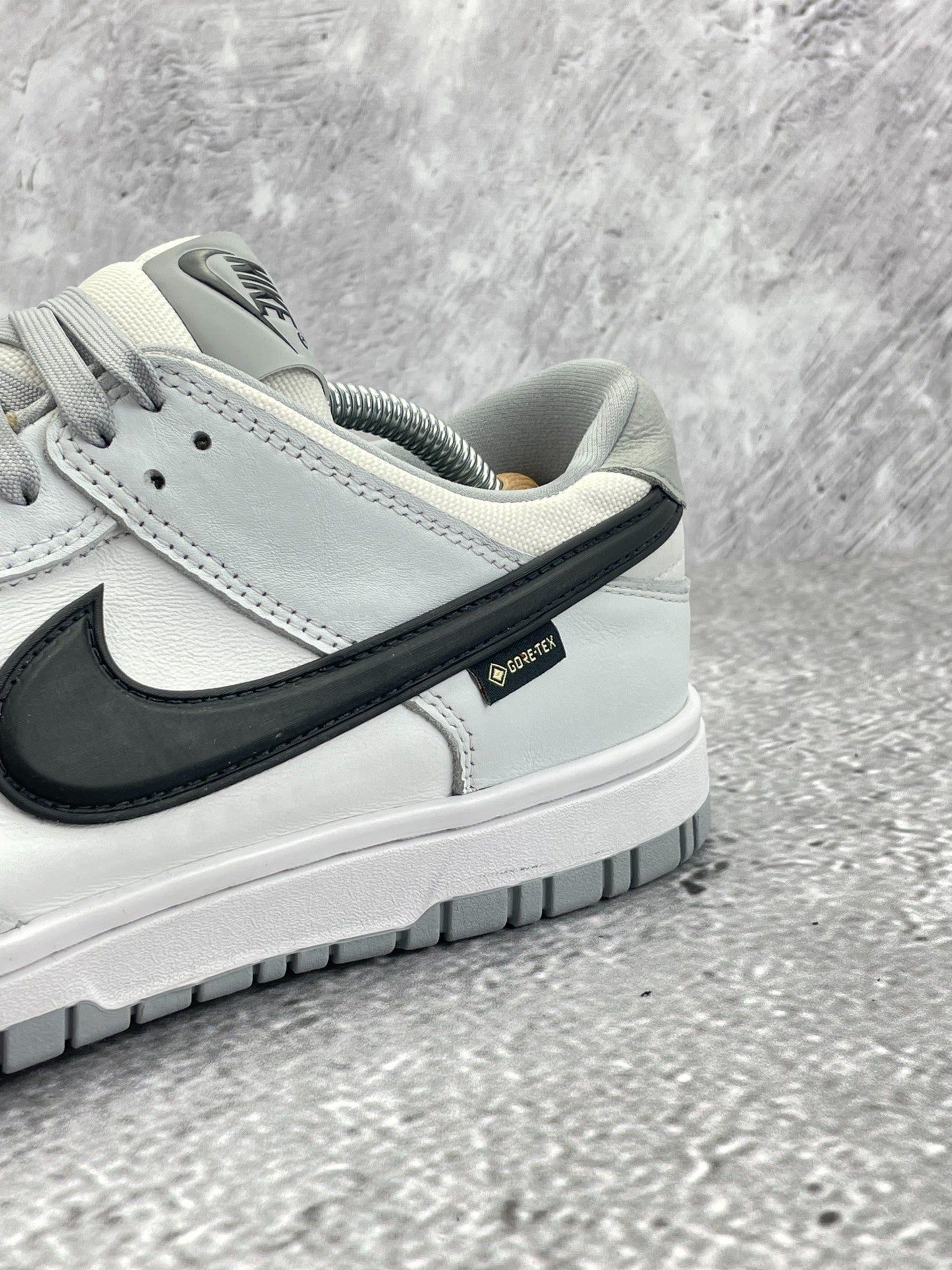Nike Dunk Low GORE-TEX Summit White Smoke Grey — buty sportowe męskie w bardzo dobrym stanie rozmiar 45, widok z góry
