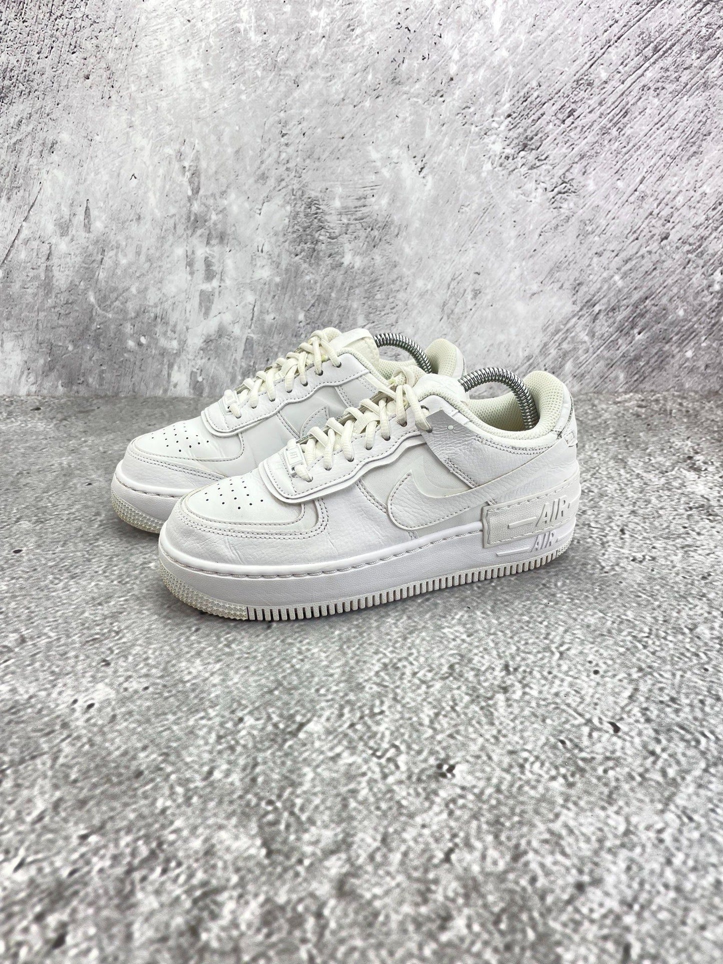 Nike Air Force 1 Shadow Triple White — buty sportowe damskie w bardzo dobrym stanie rozmiar 37.5, widok z boku
