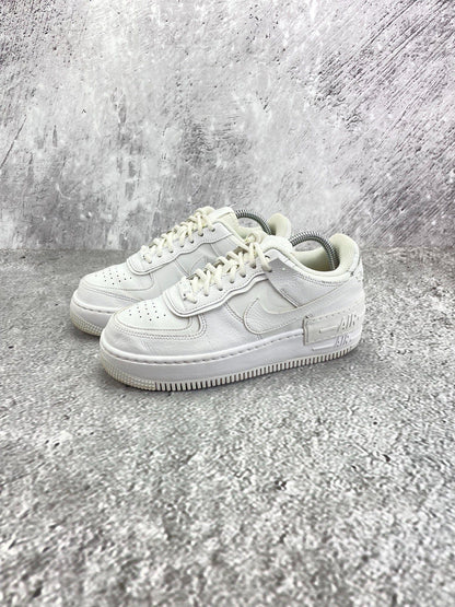 Nike Air Force 1 Shadow Triple White — buty sportowe damskie w bardzo dobrym stanie rozmiar 37.5, widok z boku