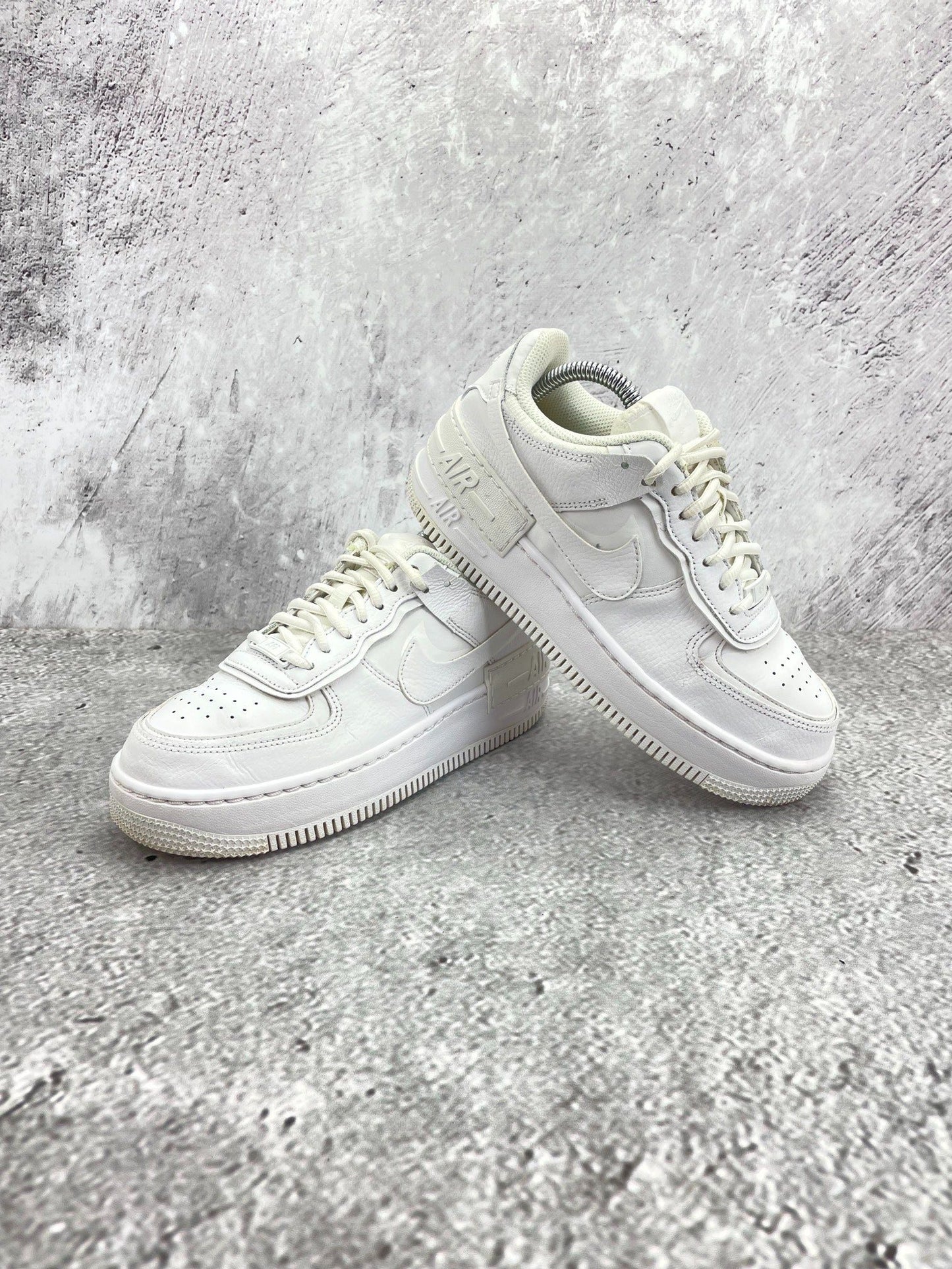Nike Air Force 1 Shadow Triple White — buty sportowe damskie w bardzo dobrym stanie rozmiar 37.5, boczny profil