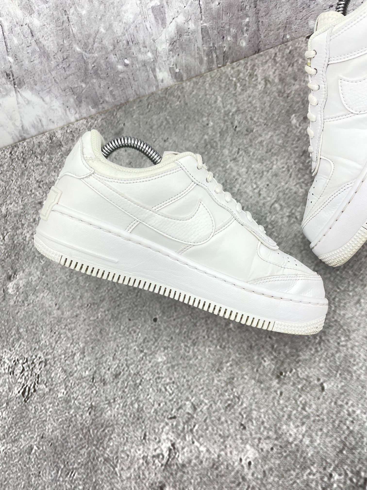 Nike Air Force 1 Shadow Triple White — buty sportowe damskie w bardzo dobrym stanie rozmiar 37.5, wewnętrzny panel lewego buta
