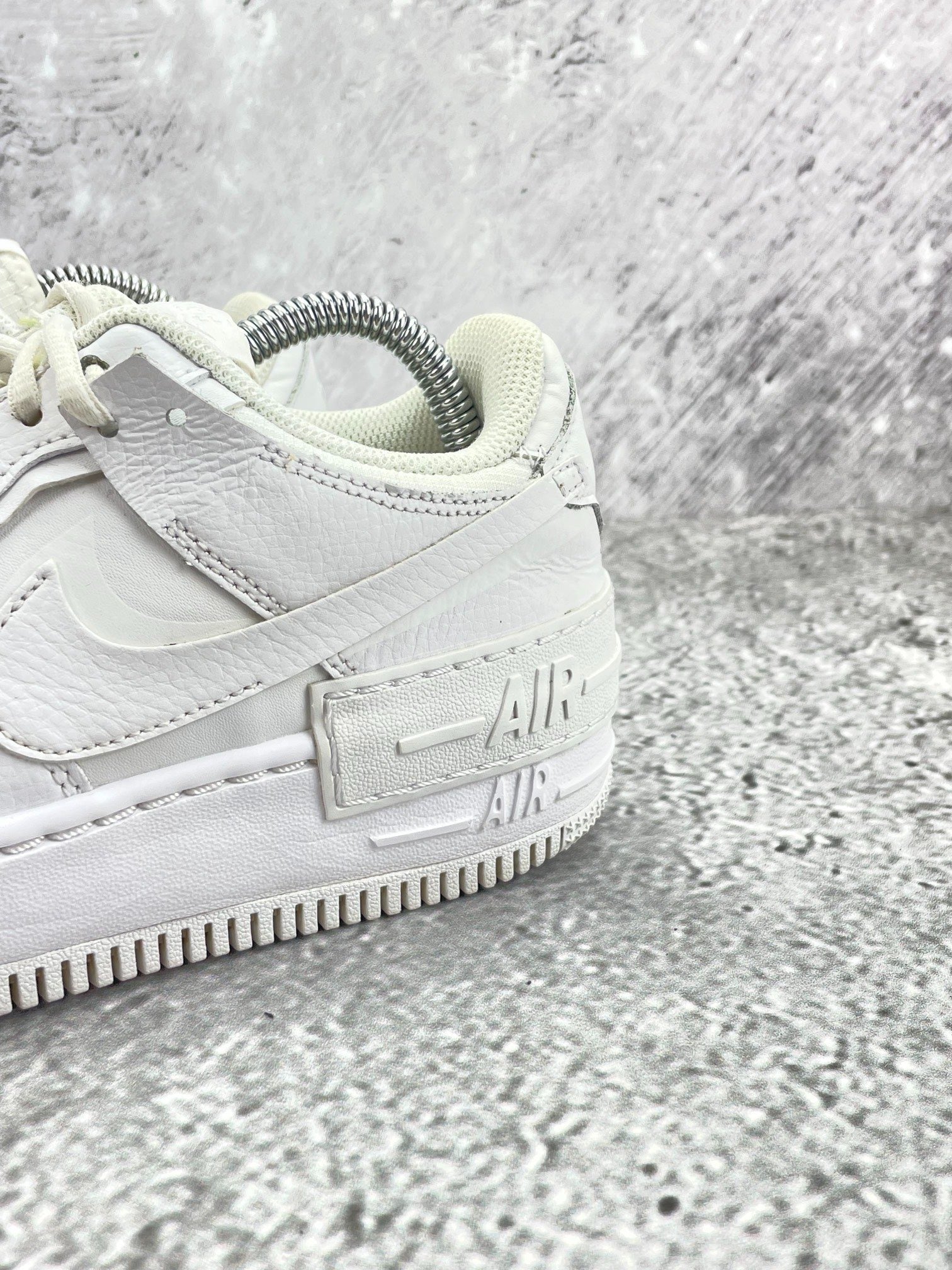 Nike Air Force 1 Shadow Triple White — buty sportowe damskie w bardzo dobrym stanie rozmiar 37.5, widok z góry