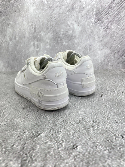 Nike Air Force 1 Shadow Triple White — buty sportowe damskie w bardzo dobrym stanie rozmiar 37.5, podeszwa