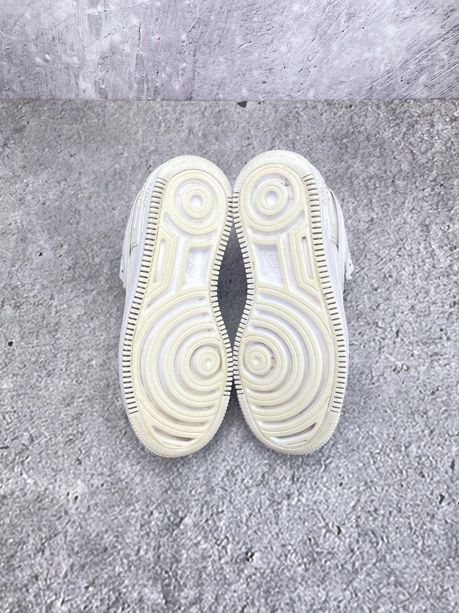 Nike Air Force 1 Shadow Triple White — buty sportowe damskie w bardzo dobrym stanie rozmiar 37.5, zapiętki butów