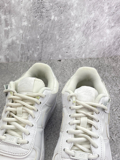 Nike Air Force 1 Shadow Triple White — buty sportowe damskie w bardzo dobrym stanie rozmiar 37.5, opcjonalne zdjęcie 1