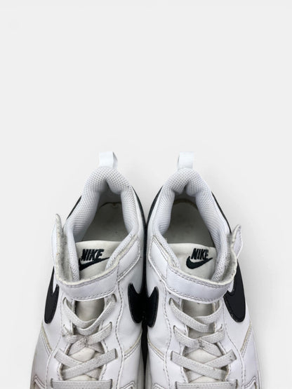 Nike Court Borough Low — buty sportowe dziecięce w bardzo dobrym stanie rozmiar 33, zewnętrzny panel lewego buta