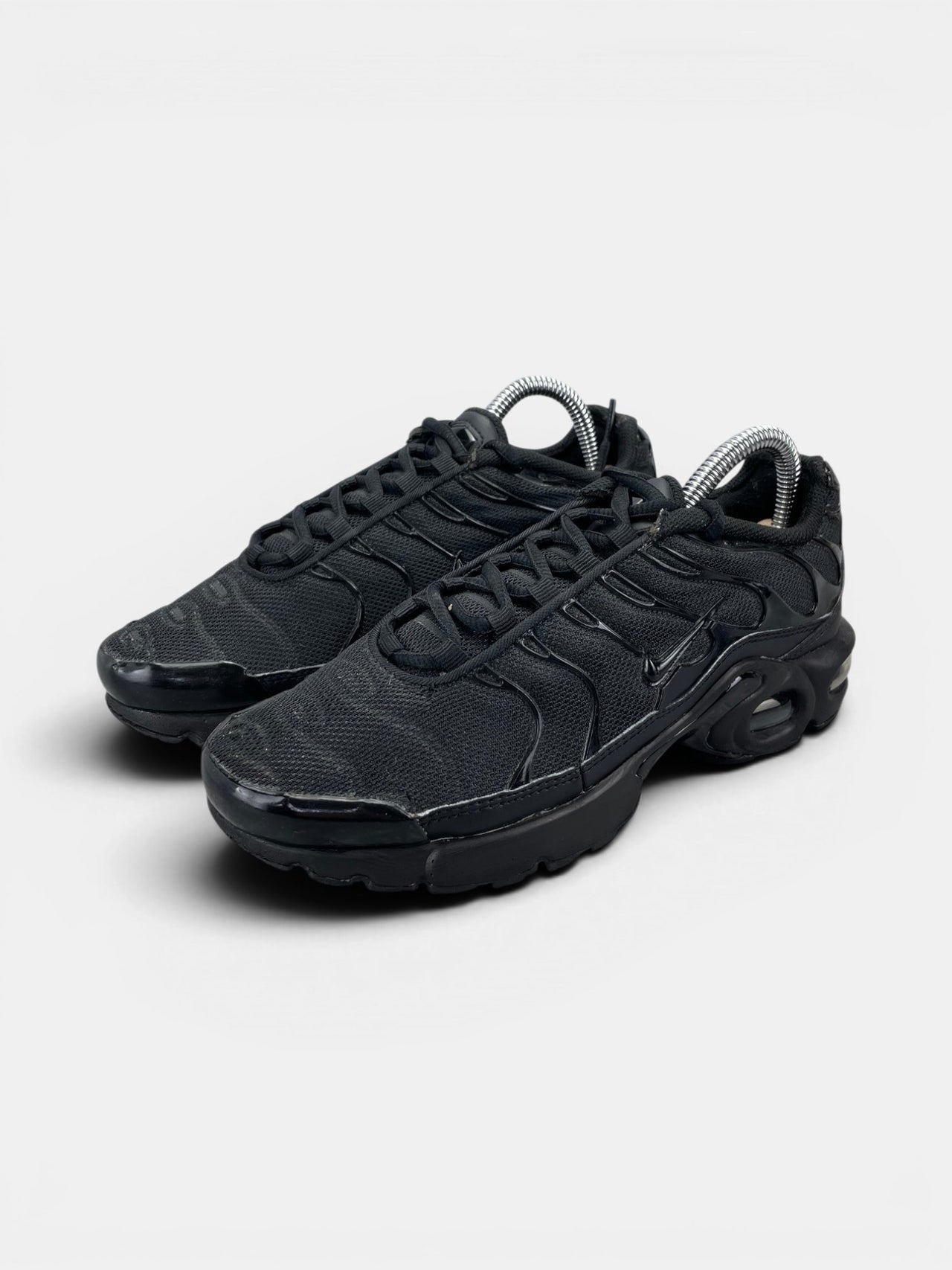 Nike Air Max Plus (TN) Triple Black — buty sportowe damskie w bardzo dobrym stanie rozmiar 37.5, widok z boku