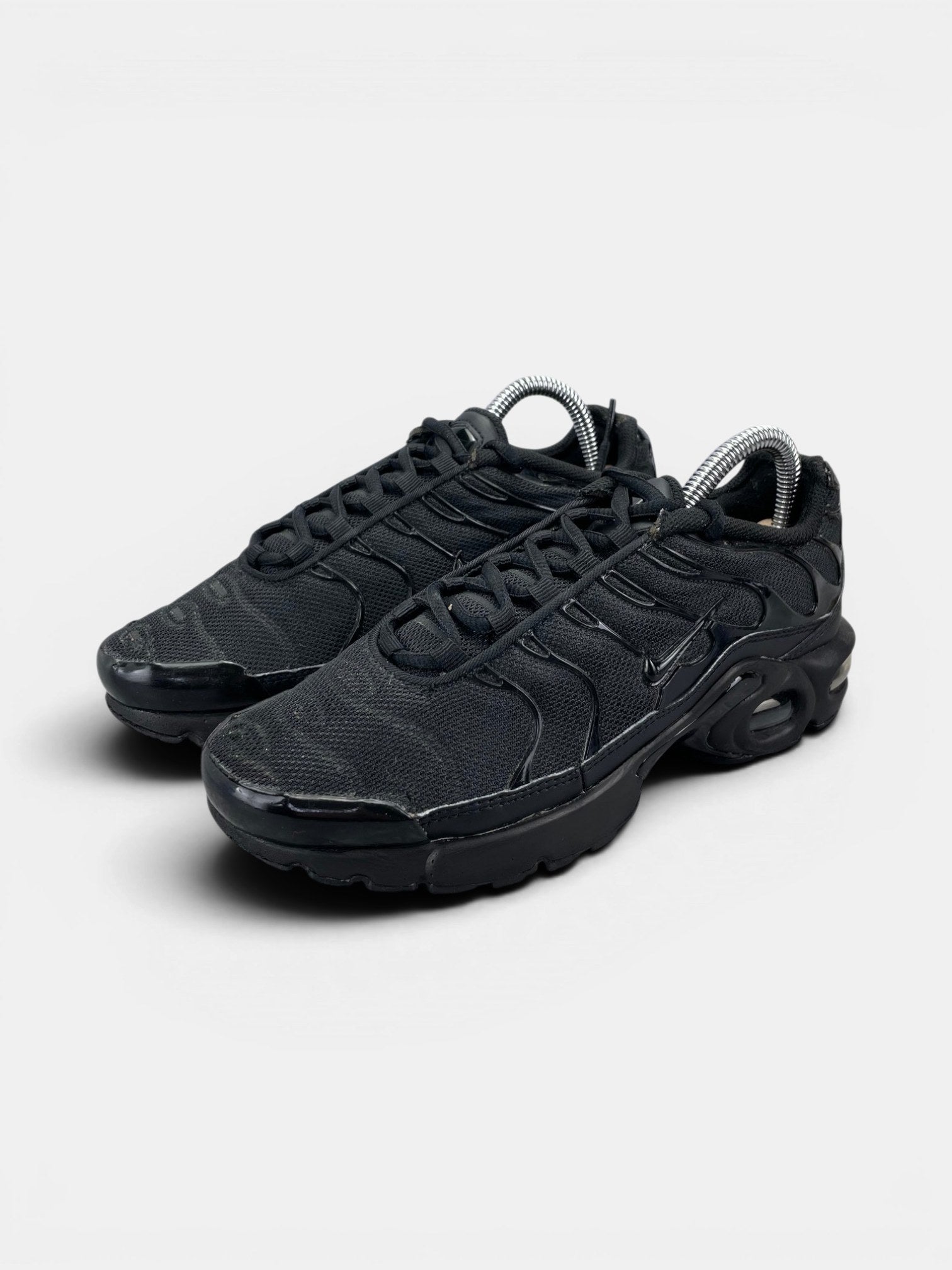 Nike Air Max Plus (TN) Triple Black — buty sportowe damskie w bardzo dobrym stanie rozmiar 37.5, widok z boku