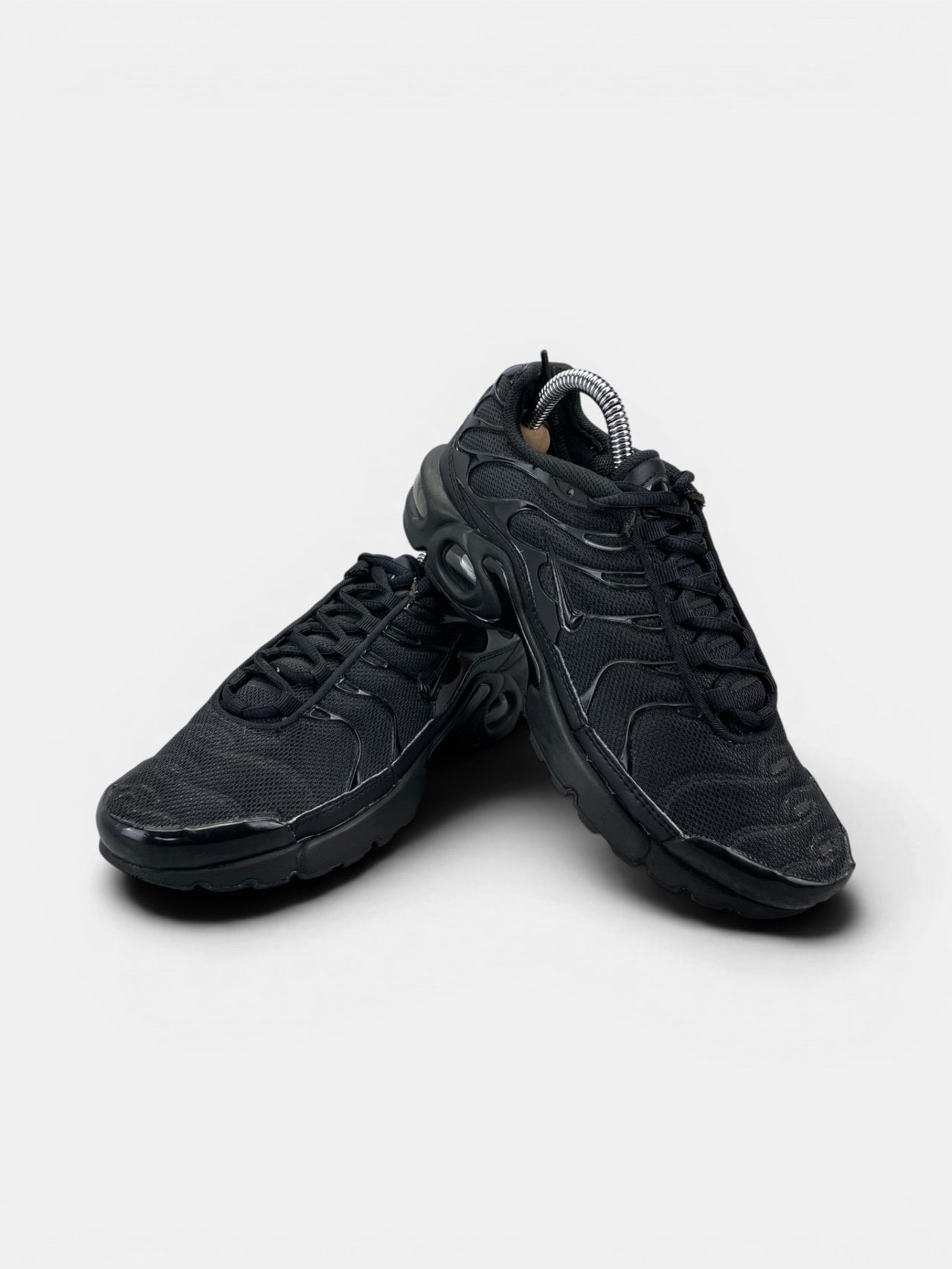 Nike Air Max Plus (TN) Triple Black — buty sportowe damskie w bardzo dobrym stanie rozmiar 37.5, boczny profil