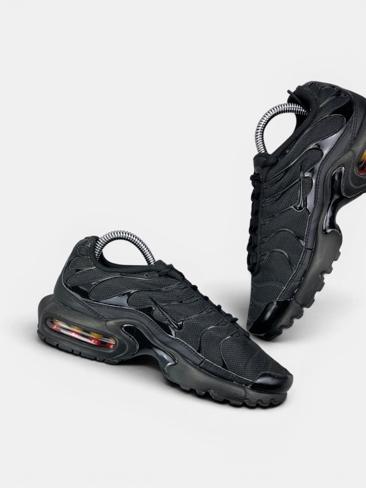 Nike Air Max Plus (TN) Triple Black — buty sportowe damskie w bardzo dobrym stanie rozmiar 37.5, wewnętrzny panel lewego buta