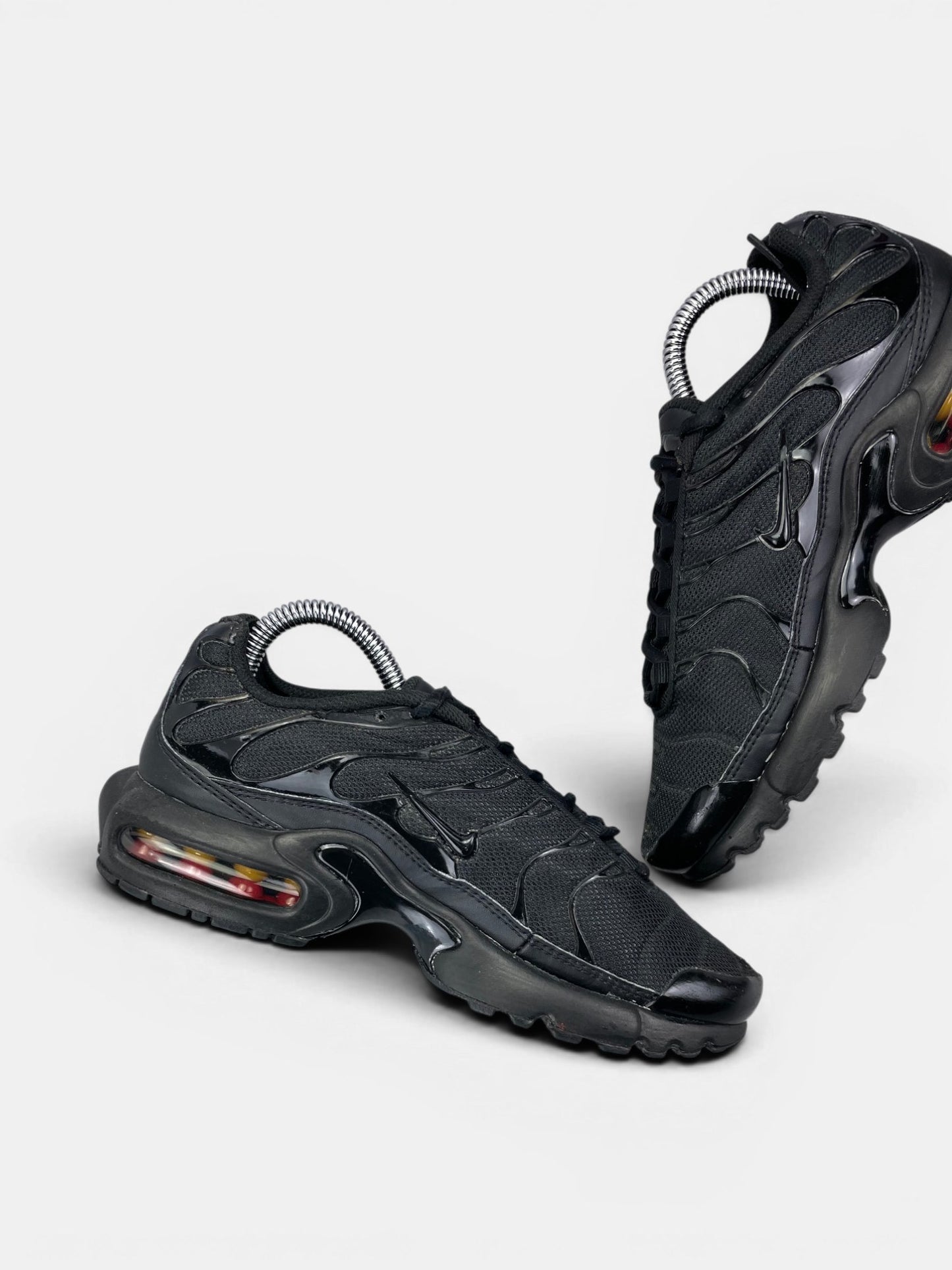 Nike Air Max Plus (TN) Triple Black — buty sportowe damskie w bardzo dobrym stanie rozmiar 37.5, wewnętrzny panel lewego buta