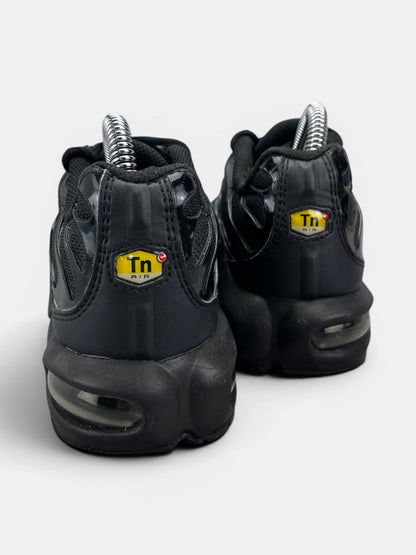 Nike Air Max Plus (TN) Triple Black — buty sportowe damskie w bardzo dobrym stanie rozmiar 37.5, widok z tyłu