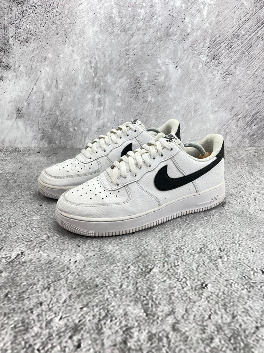 Nike Air Force 1 Low White/Black — buty sportowe męskie w bardzo dobrym stanie rozmiar 44, widok z boku
