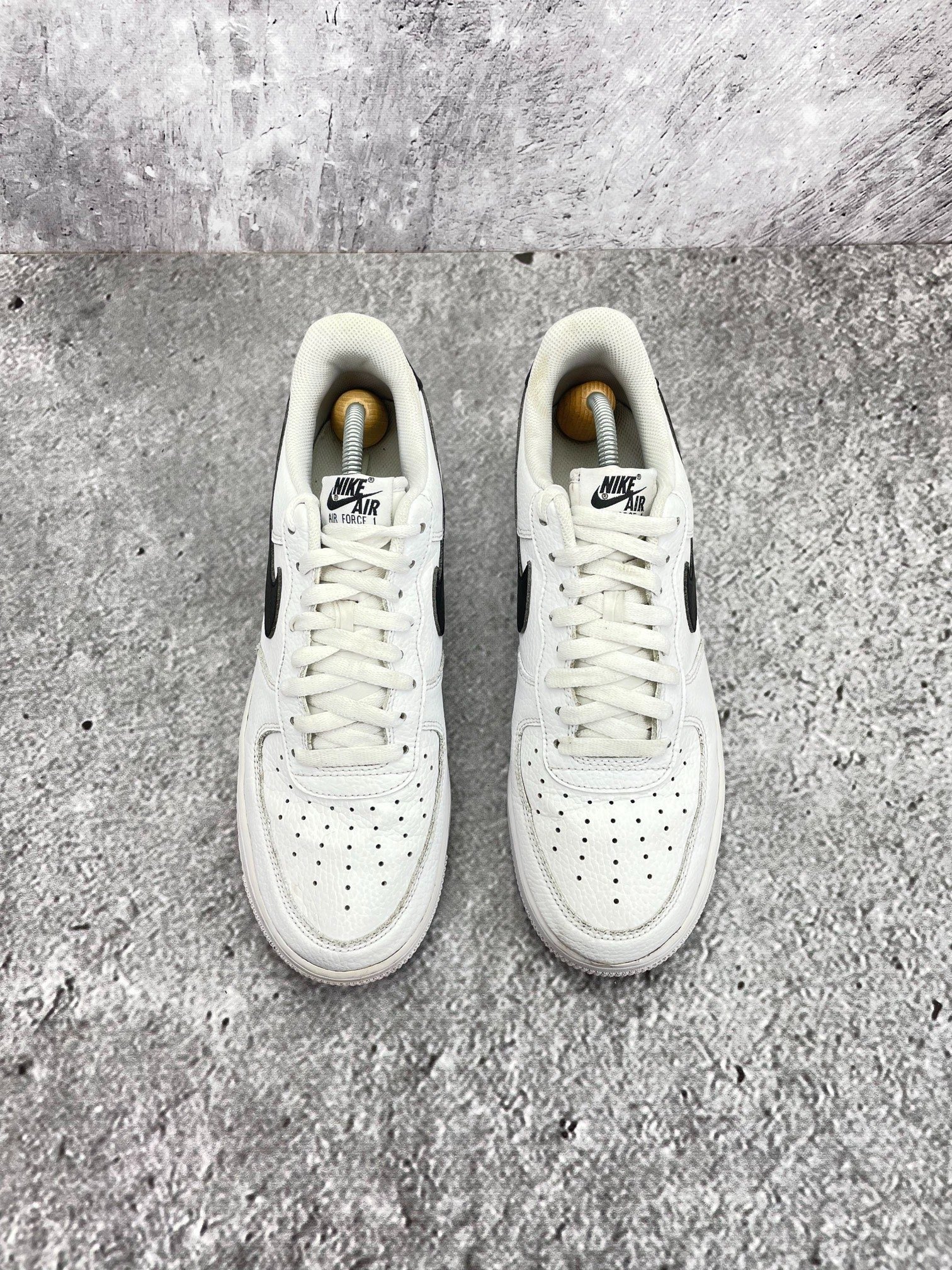 Nike Air Force 1 Low White/Black — buty sportowe męskie w bardzo dobrym stanie rozmiar 44, widok z tyłu