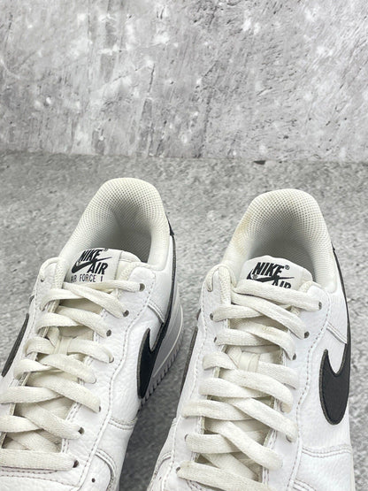 Nike Air Force 1 Low White/Black — buty sportowe męskie w bardzo dobrym stanie rozmiar 44, zapiętki butów